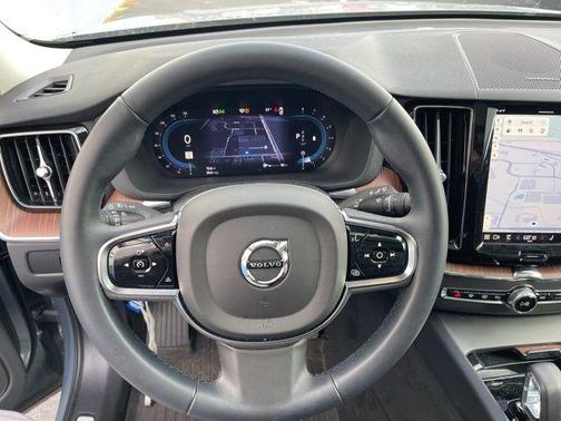 2024 Volvo XC60 B5 Plus Dark Theme