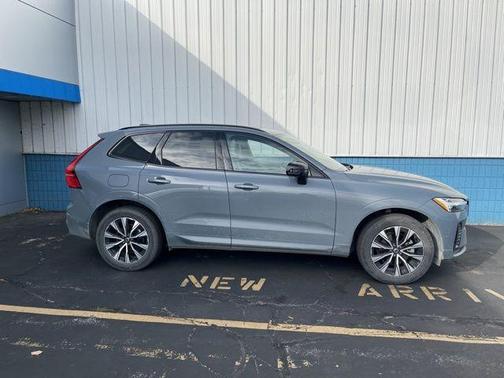 2024 Volvo XC60 B5 Plus Dark Theme