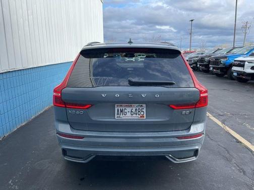 2024 Volvo XC60 B5 Plus Dark Theme
