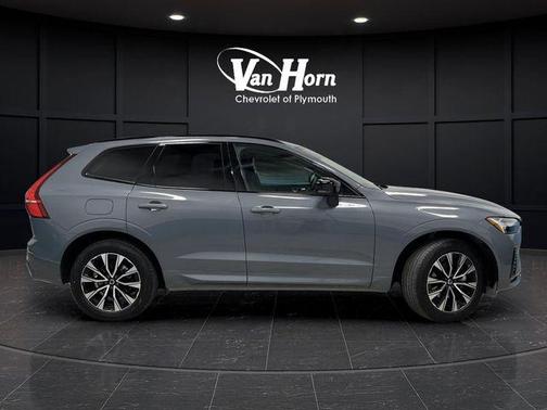 2024 Volvo XC60 B5 Plus Dark Theme