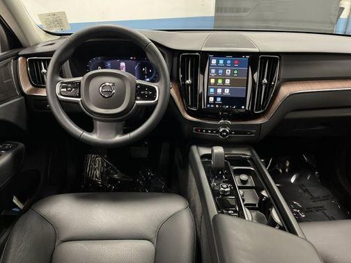 2024 Volvo XC60 B5 Plus Dark Theme