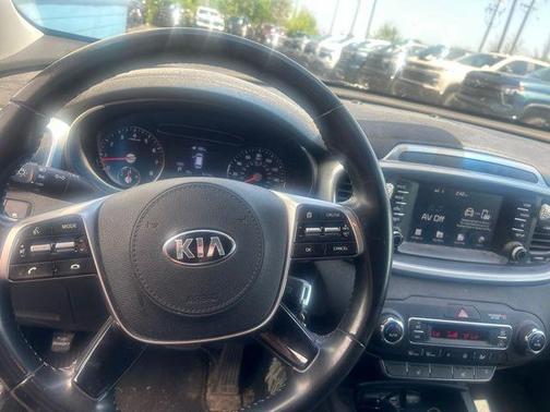 Sparkling Silver 2019 Kia Sorento S