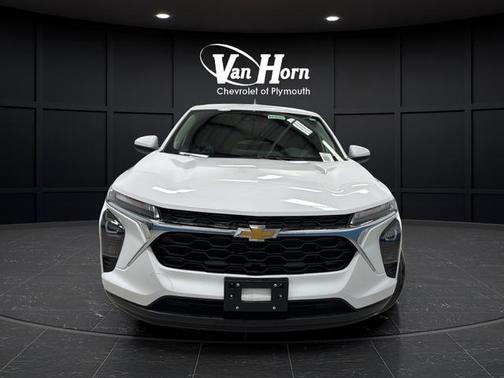 Summit White 2025 Chevrolet Trax LS