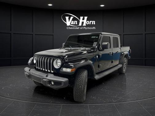 Black Clearcoat 2022 Jeep Gladiator Overland