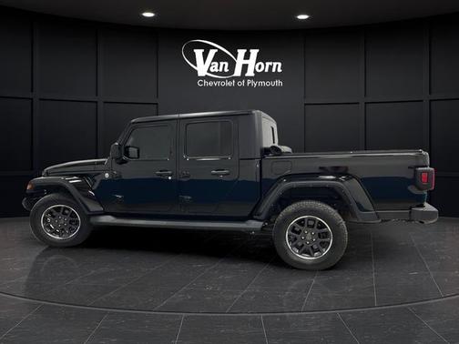 Black Clearcoat 2022 Jeep Gladiator Overland