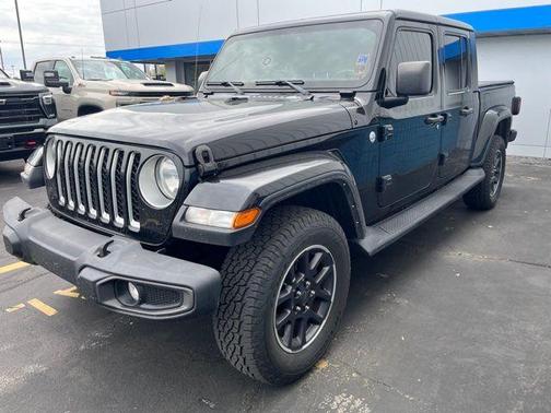 Black Clearcoat 2022 Jeep Gladiator Overland