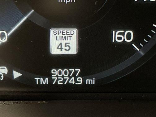 2019 Volvo XC90 T6 Momentum