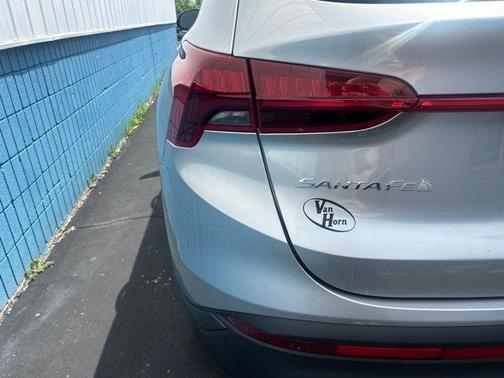 Shimmering Silver Pearl 2023 Hyundai SANTA FE SE