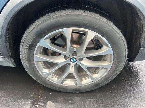 Gray Metallic 2021 BMW X5 xDrive40i