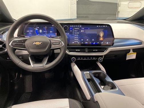 2025 Chevrolet Equinox EV LT 2