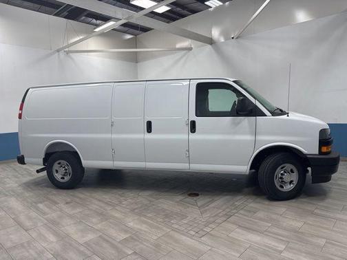 Summit White 2026 Chevrolet Express 3500 Work Van