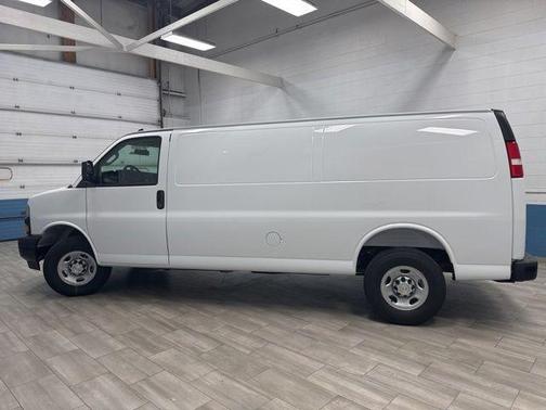 Summit White 2026 Chevrolet Express 3500 Work Van