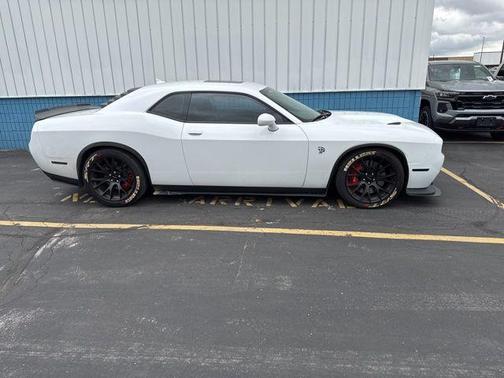 Bright White Clearcoat 2016 Dodge Challenger SRT Hellcat