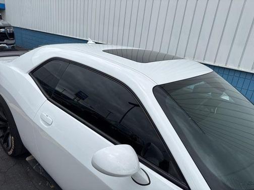 Bright White Clearcoat 2016 Dodge Challenger SRT Hellcat