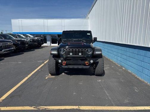 Black Clearcoat 2024 Jeep Gladiator Mojave