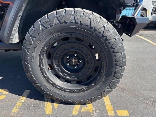 Black Clearcoat 2024 Jeep Gladiator Mojave