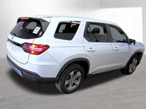 Platinum White Pearl 2023 Honda Pilot EX-L 7-Passenger