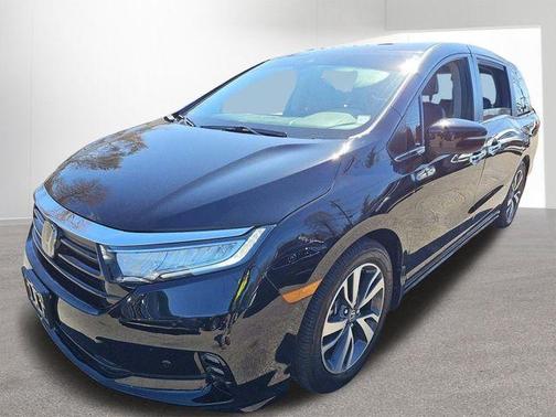 Crystal Black Pearl 2024 Honda Odyssey Touring