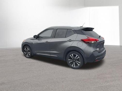 Gun Metallic 2018 Nissan Kicks SR