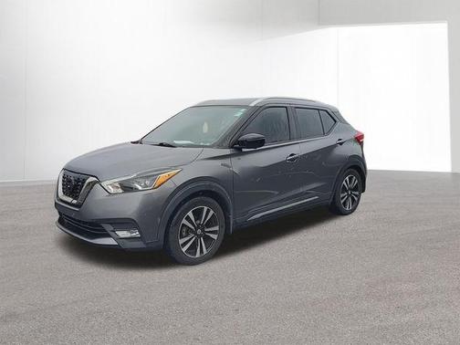 Gun Metallic 2018 Nissan Kicks SR