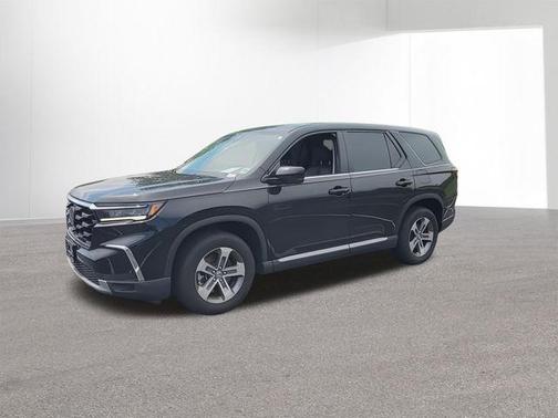 Crystal Black Pearl 2023 Honda Pilot EX-L 8-Passenger