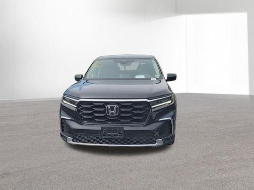 Crystal Black Pearl 2023 Honda Pilot EX-L 8-Passenger