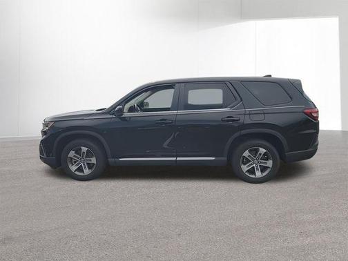 Crystal Black Pearl 2023 Honda Pilot EX-L 8-Passenger