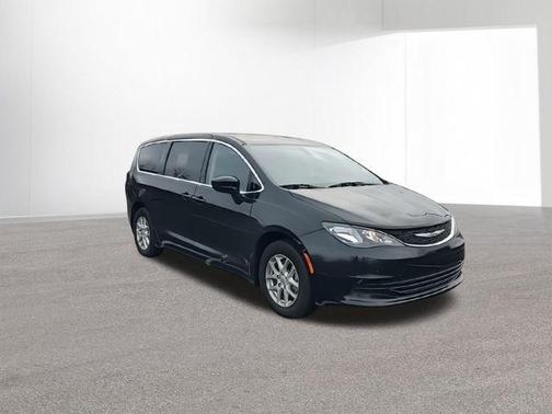 2020 Chrysler Voyager LX