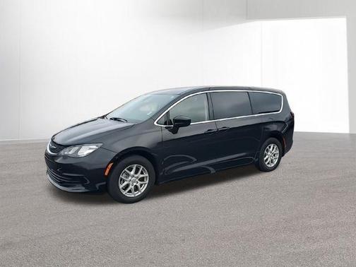 2020 Chrysler Voyager LX