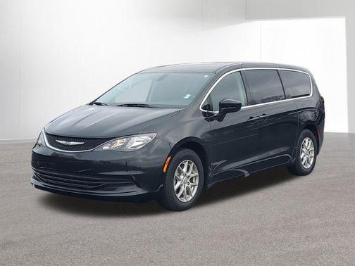 2020 Chrysler Voyager LX