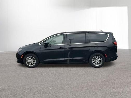 2020 Chrysler Voyager LX