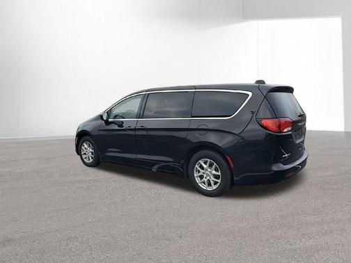 2020 Chrysler Voyager LX