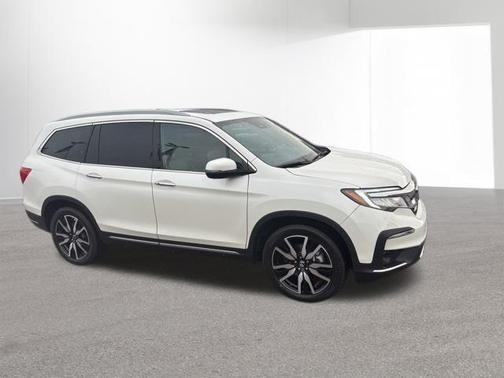 White Diamond Pearl 2019 Honda Pilot Touring 8-Passenger