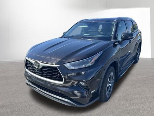 Opulent Amber 2021 Toyota Highlander XLE