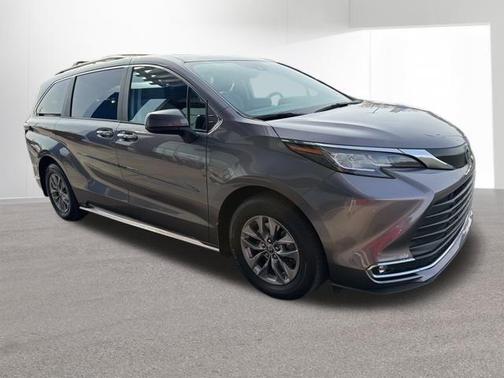 2023 Toyota Sienna XLE