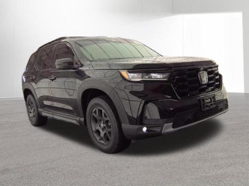 Crystal Black Pearl 2023 Honda Pilot TrailSport