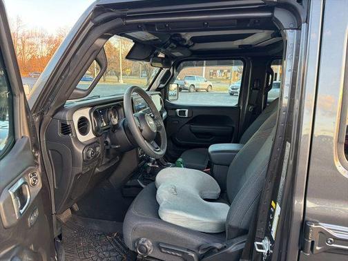 2024 Jeep Gladiator Sport