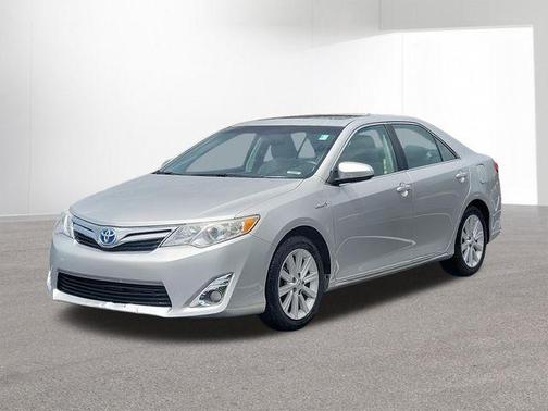 Classic Silver Metallic 2014 Toyota Camry Hybrid XLE