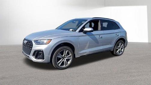 Florett Silver Metallic 2025 Audi Q5 45 S line quattro Premium