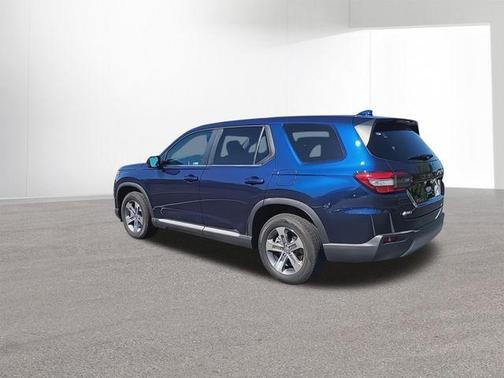 Obsidian Blue Pearl 2023 Honda Pilot EX-L 7-Passenger
