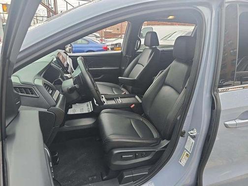 Sonic Gray Pearl 2024 Honda Odyssey Sport