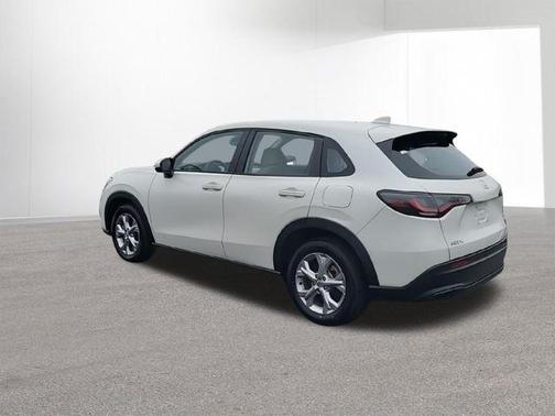 Platinum White Pearl 2023 Honda HR-V LX