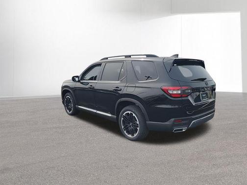 Crystal Black Pearl 2026 Honda Pilot Touring S