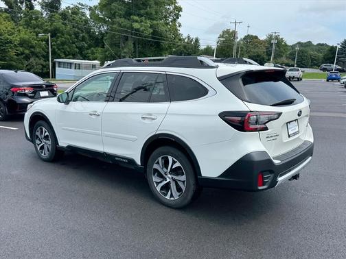Crystal White Pearl 2021 Subaru Outback Touring XT
