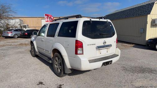 2008 Nissan Pathfinder LE