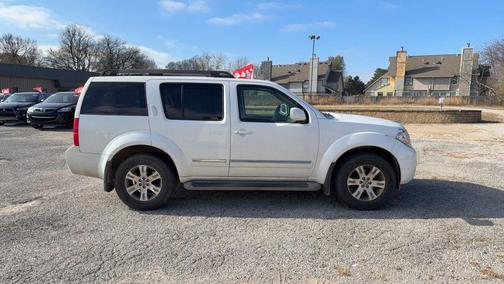 2008 Nissan Pathfinder LE