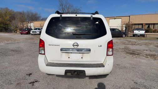 2008 Nissan Pathfinder LE