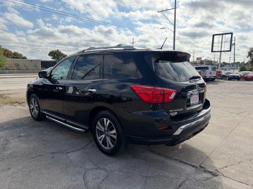 2017 Nissan Pathfinder SL