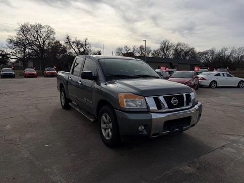 2014 Nissan Titan SV