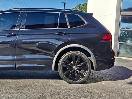 2021 Volkswagen Tiguan 2.0T SE R-Line Black